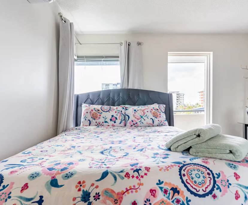 $1,000, Whole-property, 2 bathrooms, Toowong QLD 4066