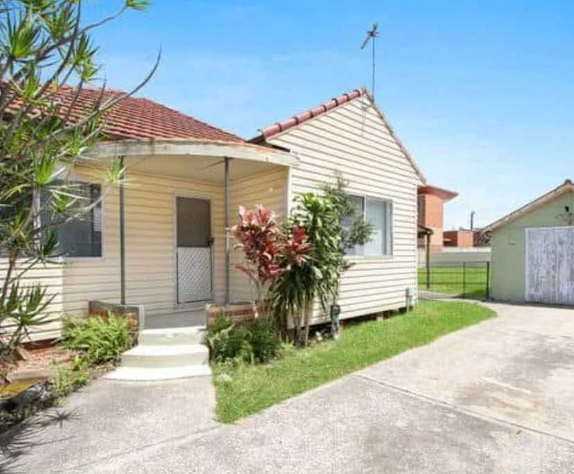 Unfurnished room in a share house