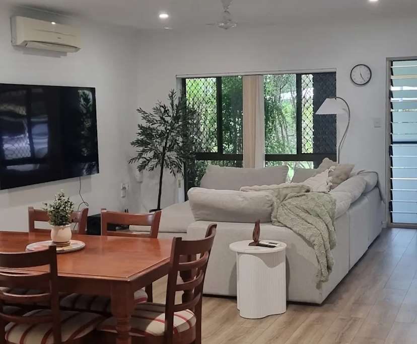 $350, Share-house, 4 bathrooms, Mooroobool QLD 4870