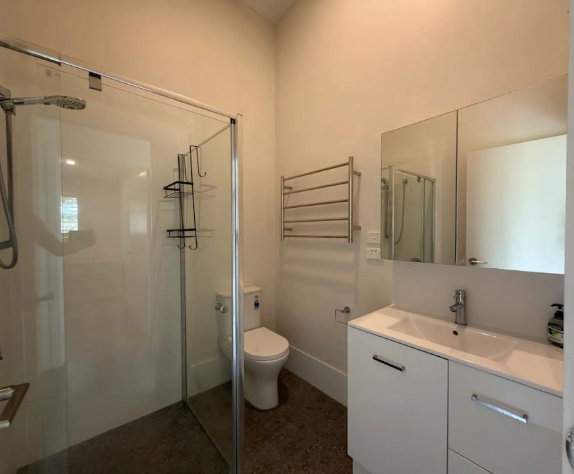 $600, Granny-flat, 2 bathrooms, Ashmore QLD 4214