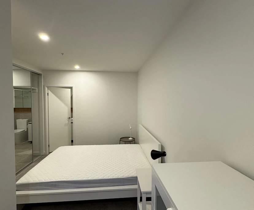 Furnished room with ensuite in a flatshare