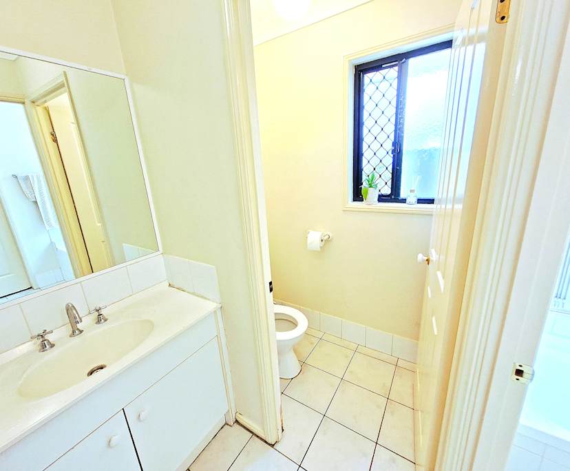 $240, Share-house, 3 bathrooms, Darra QLD 4076