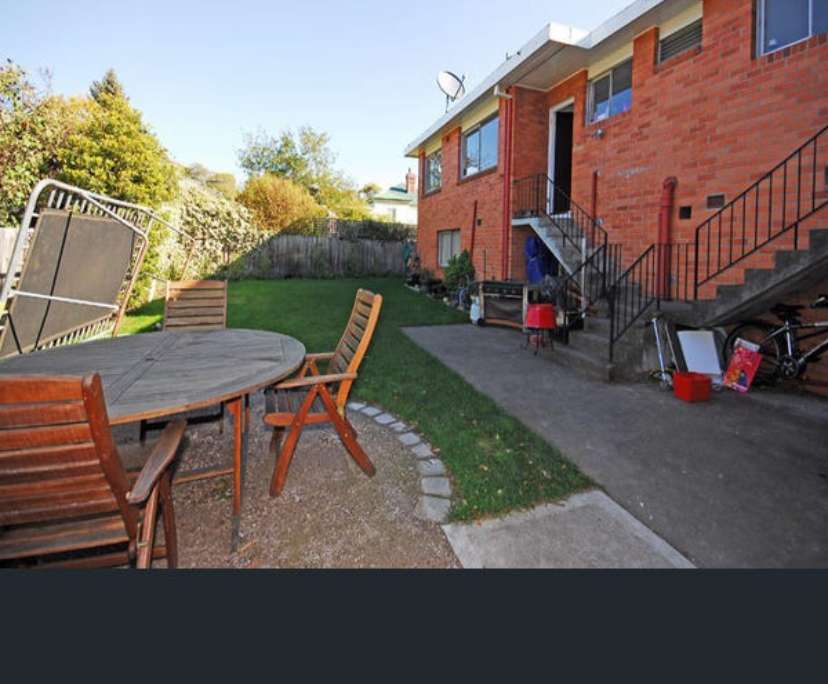 Unfurnished room in a flatshare