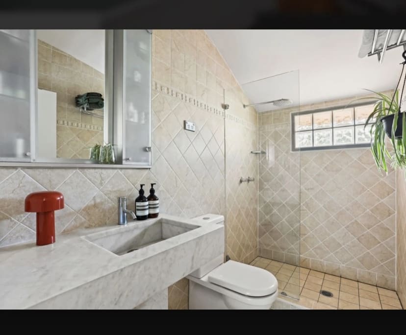 Furnished room in a flatshare