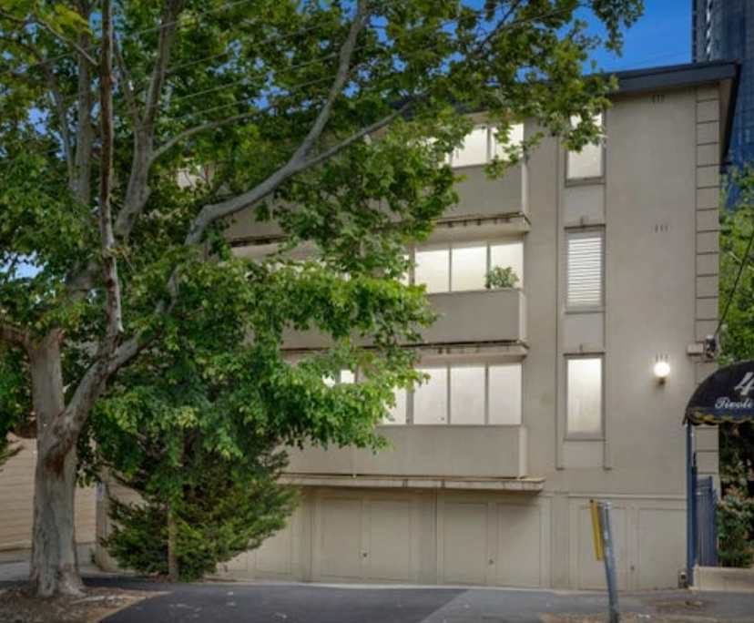 $800, Whole-property, 2 bathrooms, South Yarra VIC 3141