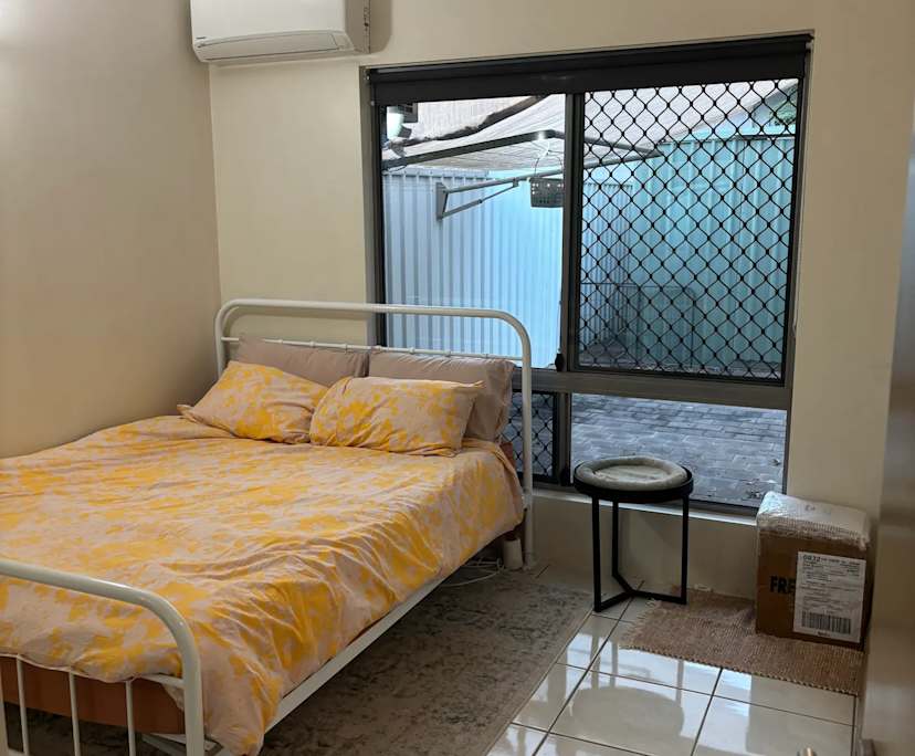 Room in a share house