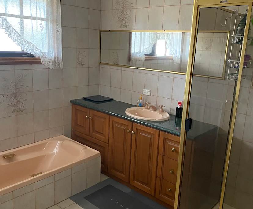 $300, Share-house, 3 bathrooms, Sunbury VIC 3429