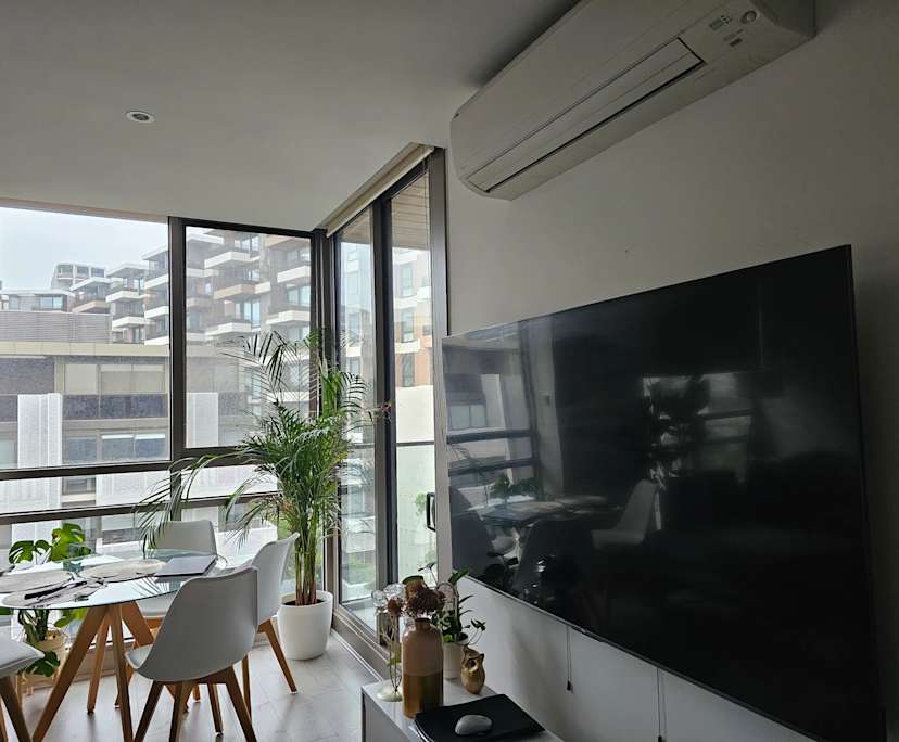 $950, Whole-property, 2 bathrooms, Caulfield North VIC 3161