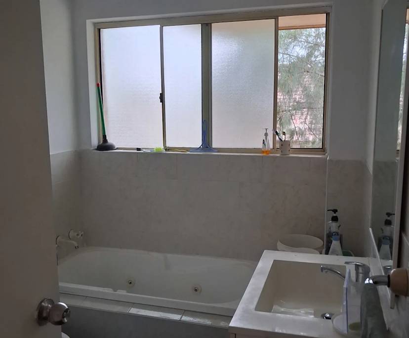 $260, Flatshare, 2 bathrooms, Pendle Hill NSW 2145