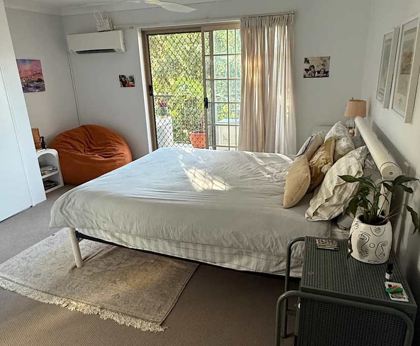 $300, Flatshare, 2 bathrooms, Toowong QLD 4066