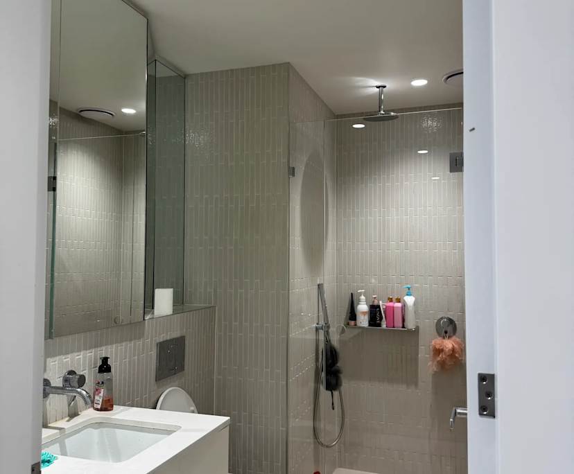 Furnished room in a flatshare