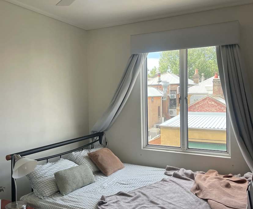 Furnished room in a flatshare