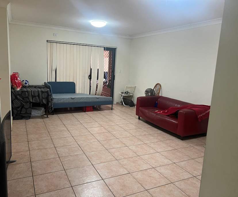 Unfurnished room with ensuite in a flatshare