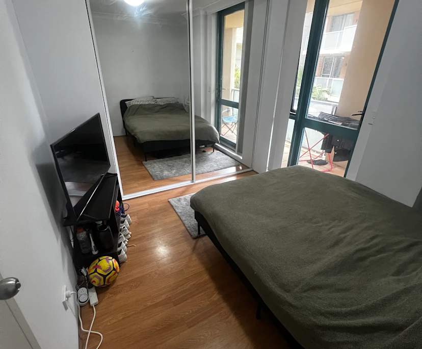 Furnished room in a flatshare