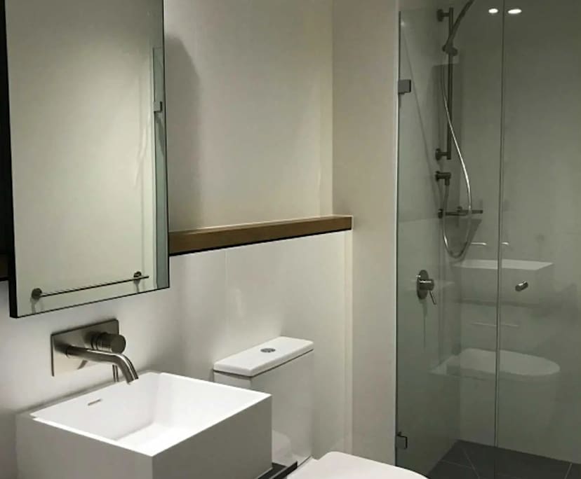 Unfurnished room with ensuite in a flatshare