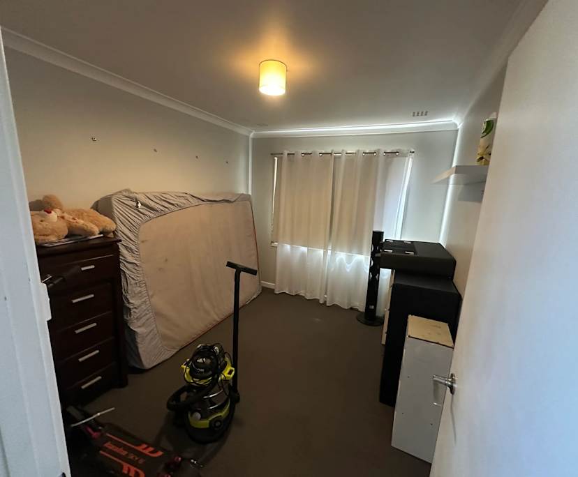 Room in a share house