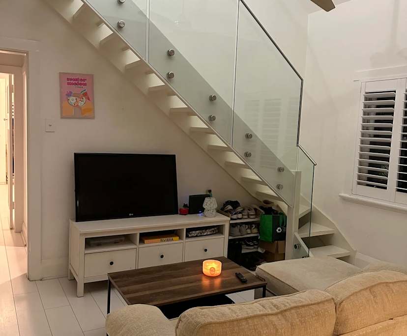 Furnished room in a flatshare