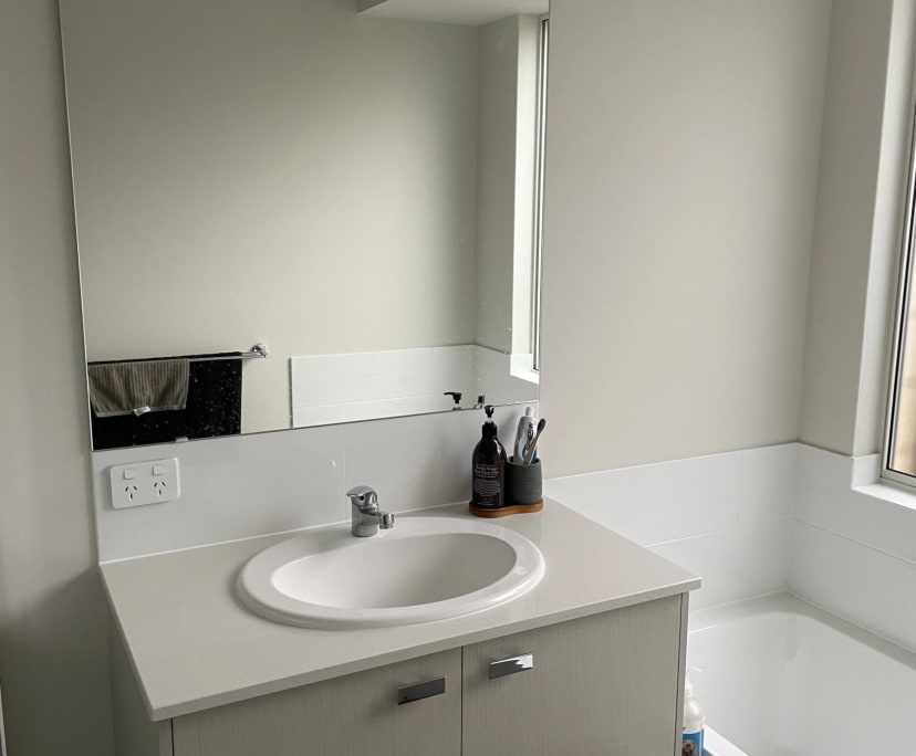 $350, Share-house, 4 bathrooms, Treeby WA 6164