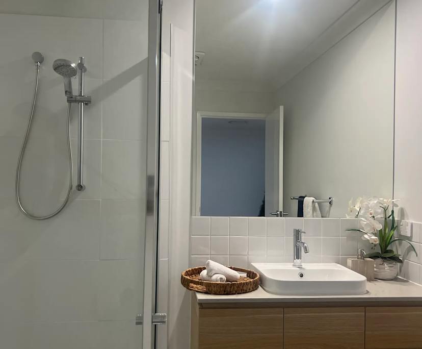 $450, Share-house, 3 bathrooms, Hope Island QLD 4212