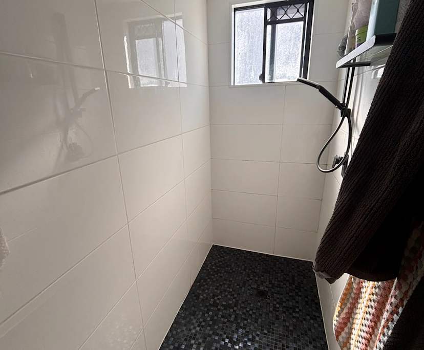 $300, Flatshare, 3 bathrooms, West End QLD 4101