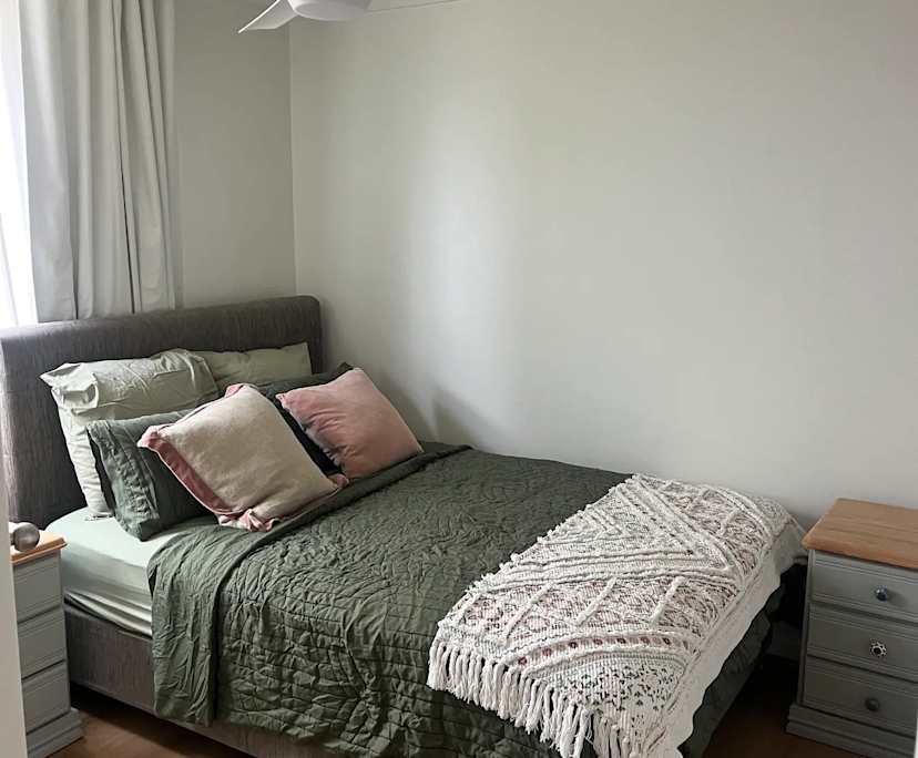 Furnished room in a flatshare