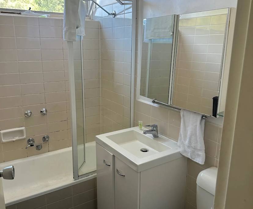 Furnished room in a flatshare