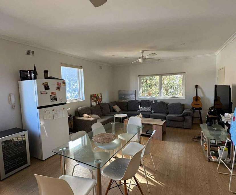 Furnished room in a flatshare