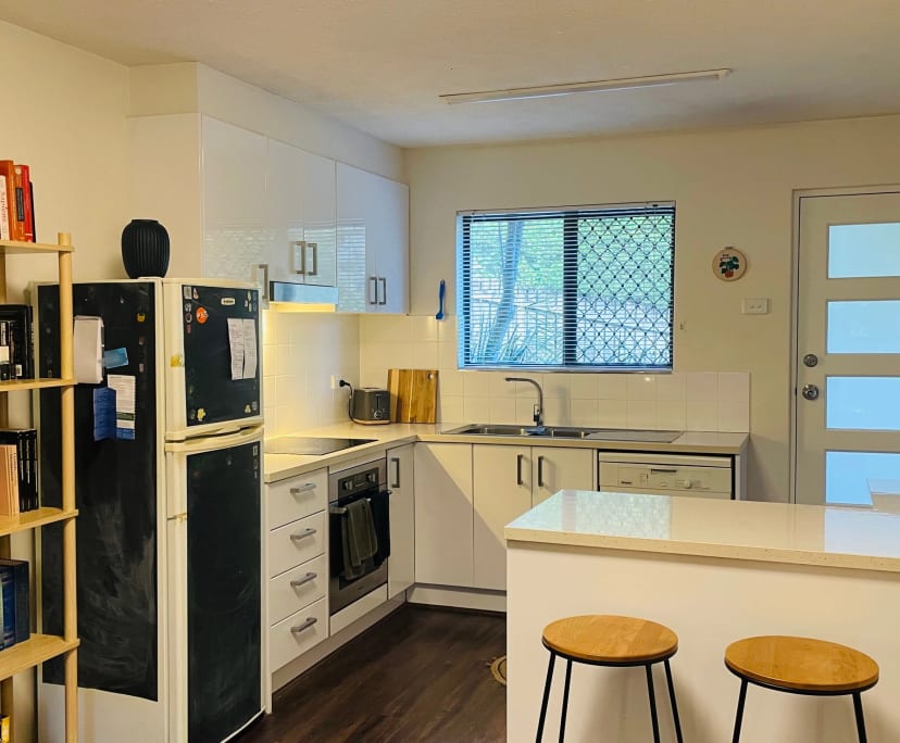 $300, Share-house, 2 bathrooms, Indooroopilly QLD 4068