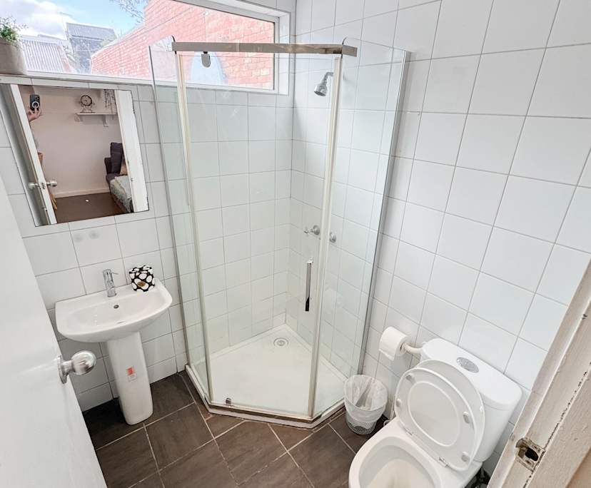 $350, Share-house, 6 bathrooms, Balaclava VIC 3183