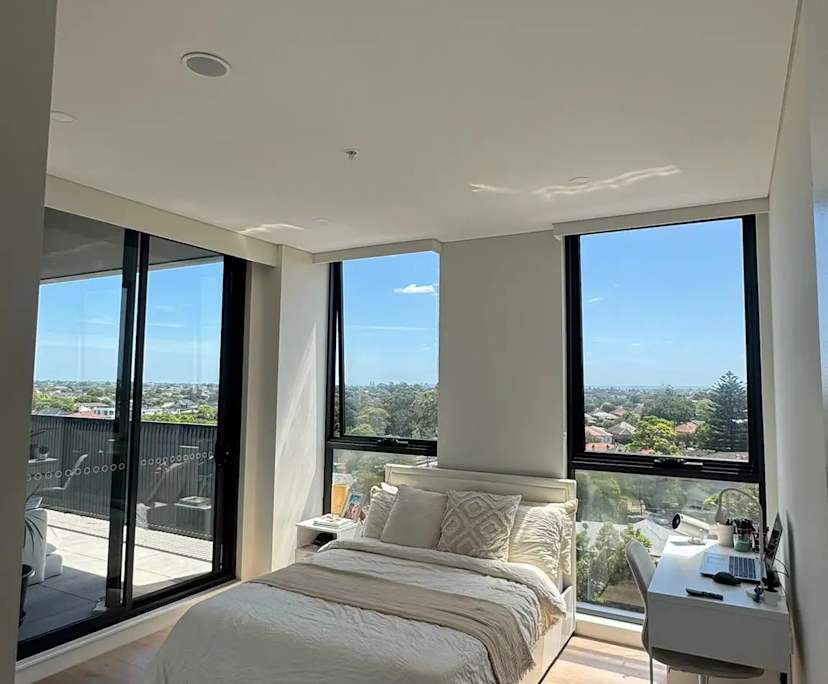 Furnished room in a flatshare
