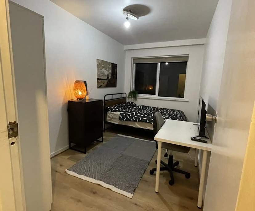 Furnished room in a flatshare