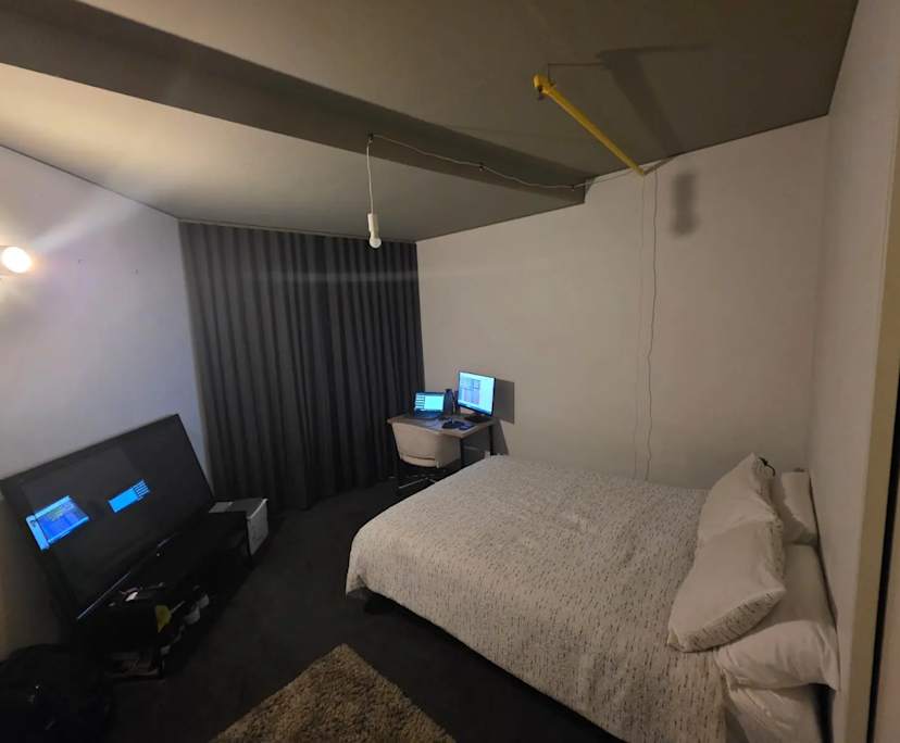 Furnished room in a flatshare