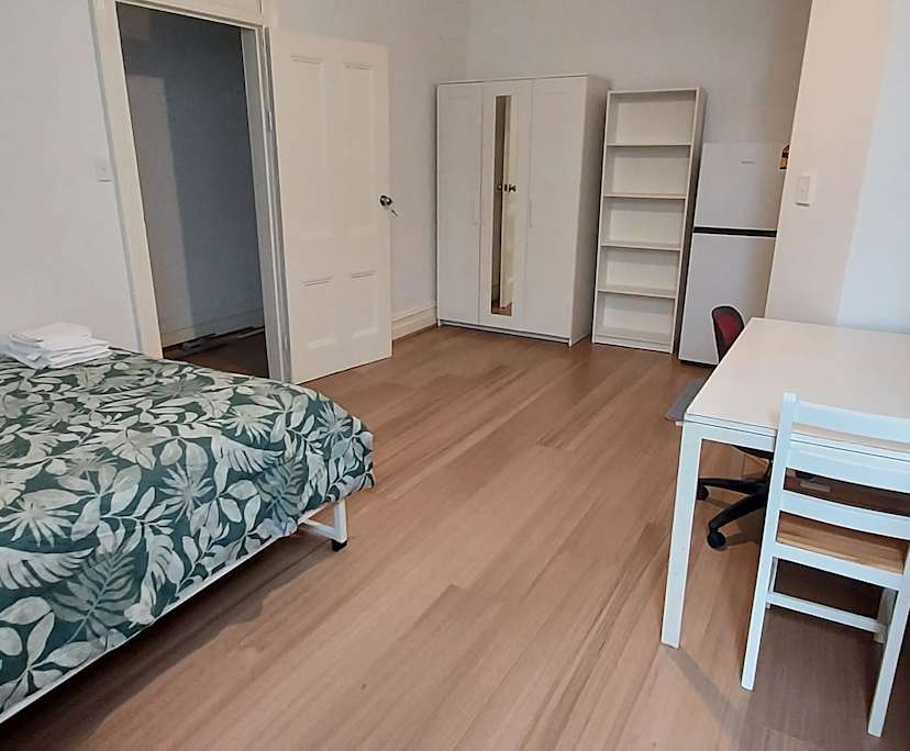 $670, Whole-property, 1 bathroom, Newtown NSW 2042