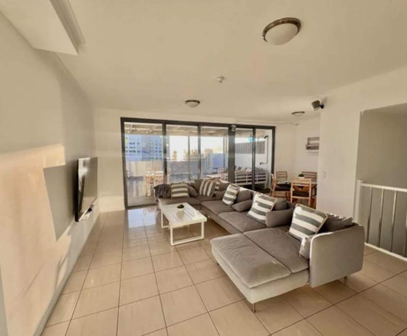 $650, Flatshare, 3 bathrooms, Burleigh Heads QLD 4220