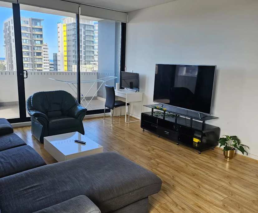 Furnished room with ensuite in a flatshare