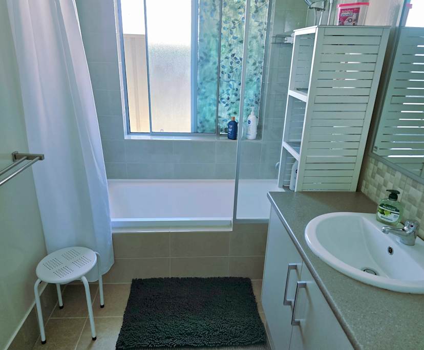 $370, Share-house, 2 bathrooms, Parmelia WA 6167
