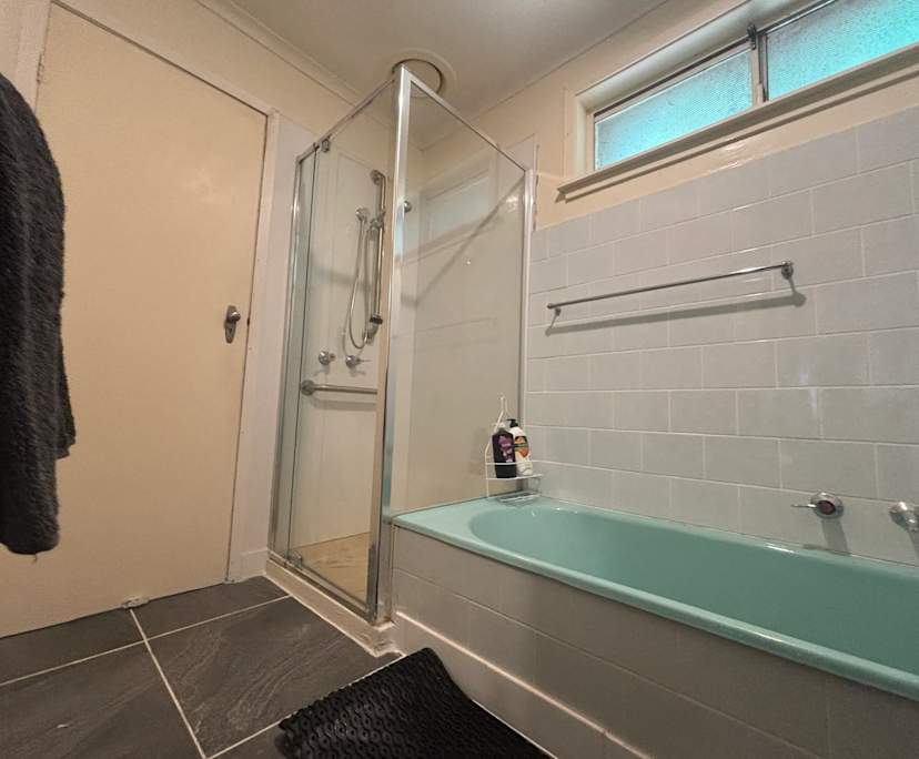 $200, Share-house, 3 bathrooms, Newcomb VIC 3219
