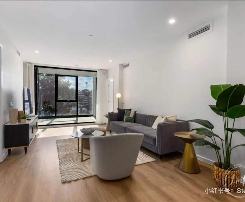 Furnished room with ensuite in a flatshare