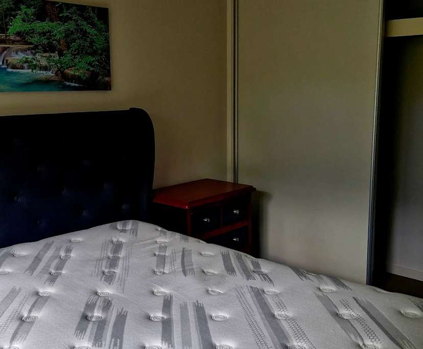 Furnished room in a flatshare