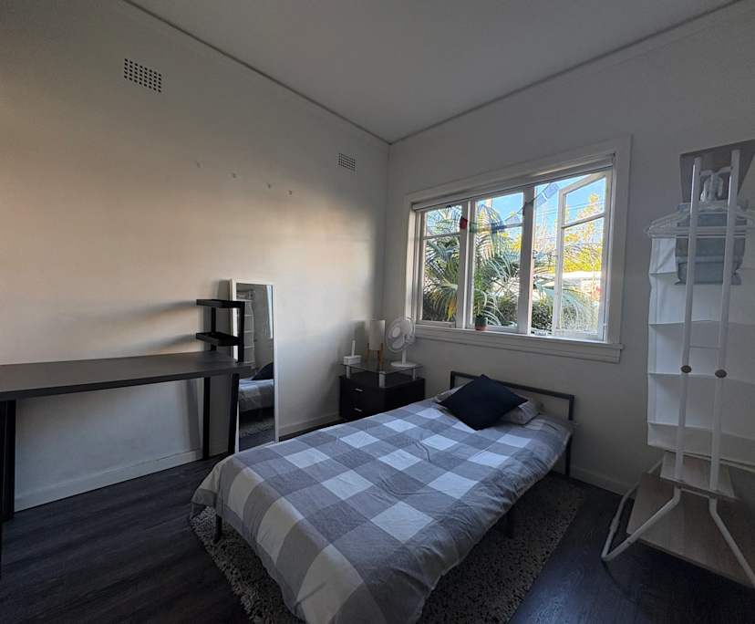 Furnished room in a flatshare