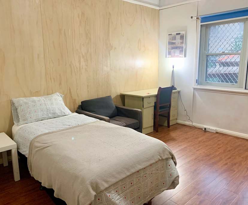 Furnished room in a flatshare