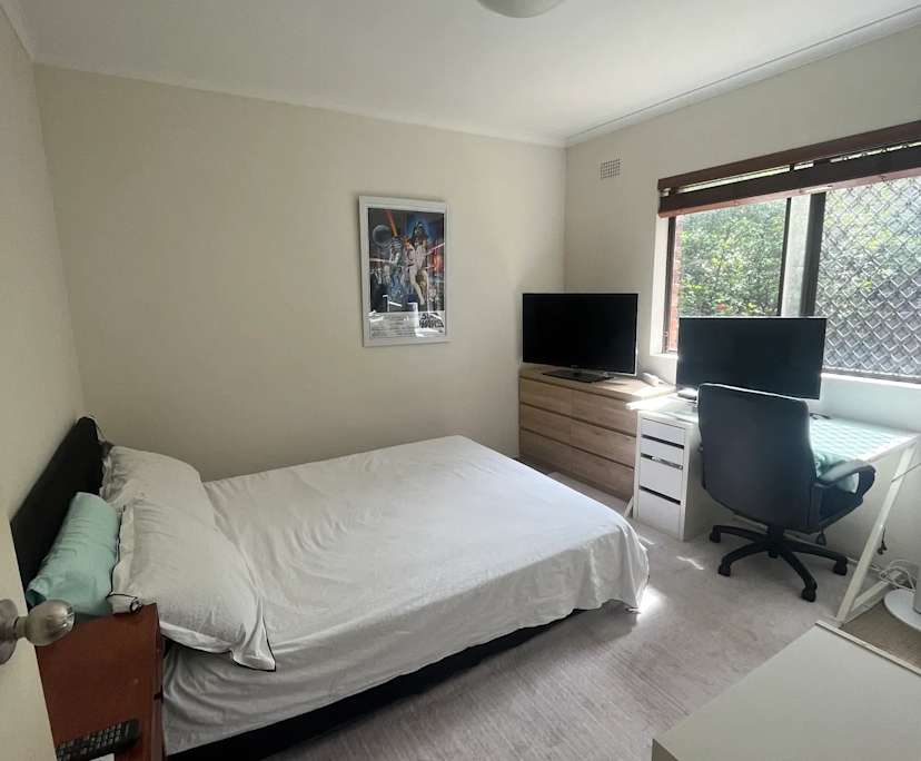 Unfurnished room in a flatshare