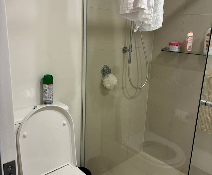 Furnished room with ensuite in a flatshare