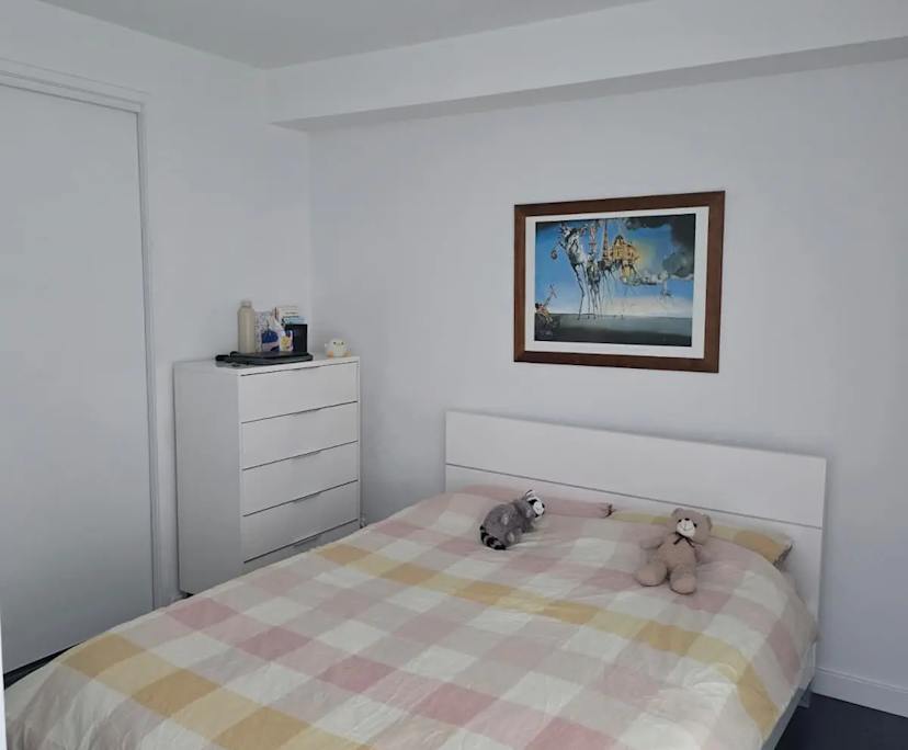Furnished room with ensuite in a flatshare