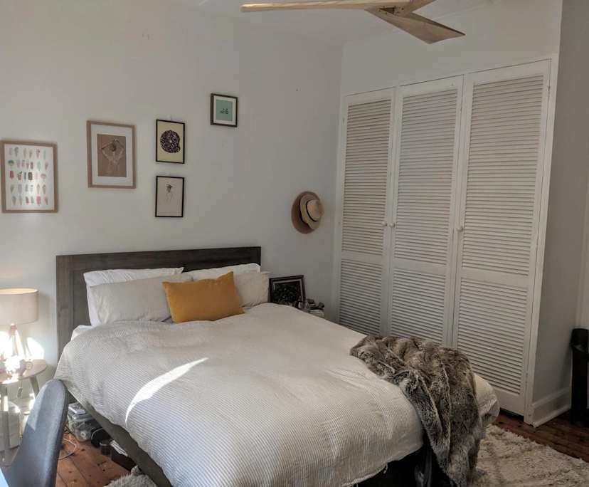 Furnished room in a flatshare