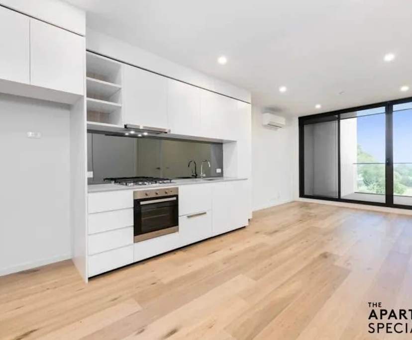 Unfurnished room with own bathroom