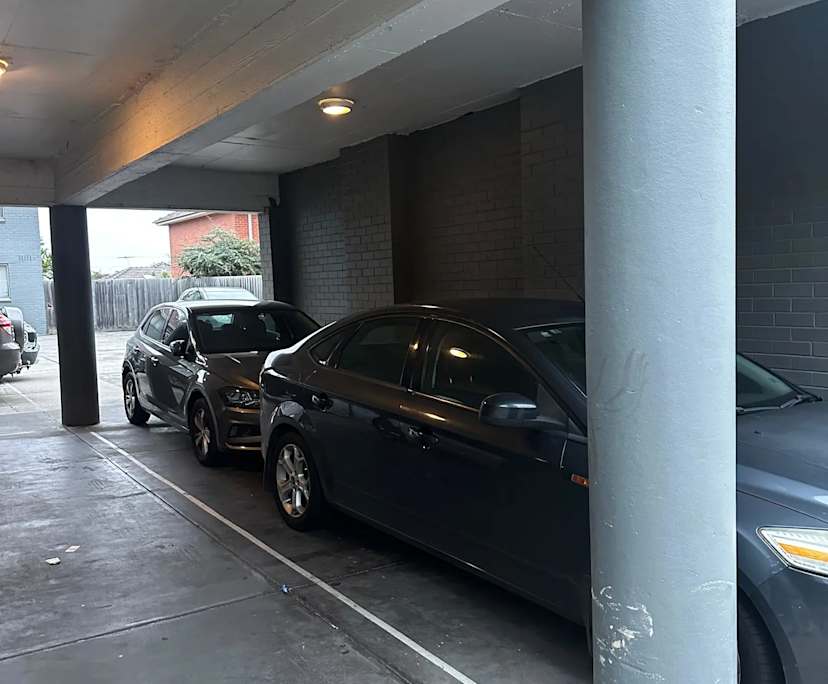 Unfurnished room in a flatshare