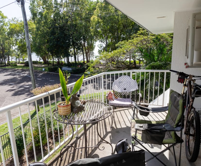Room for Rent in Clifton Beach, Cairns 215, Furni...