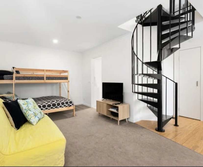 $350, Share-house, 2 bathrooms, Ocean Grove VIC 3226