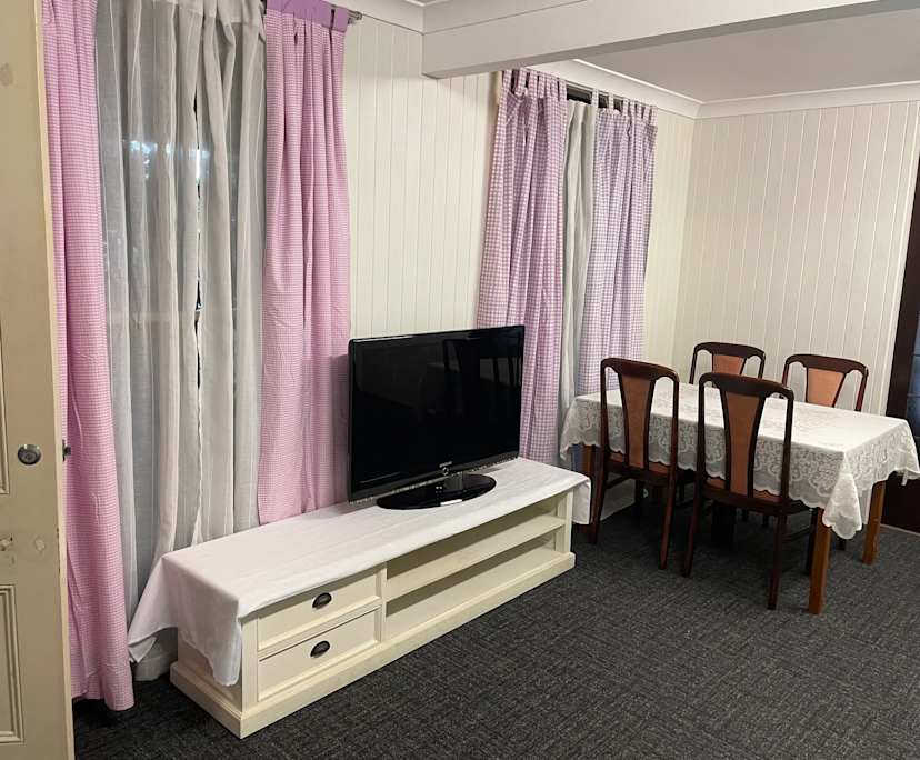 $400, Whole-property, 1 bathroom, Wavell Heights QLD 4012
